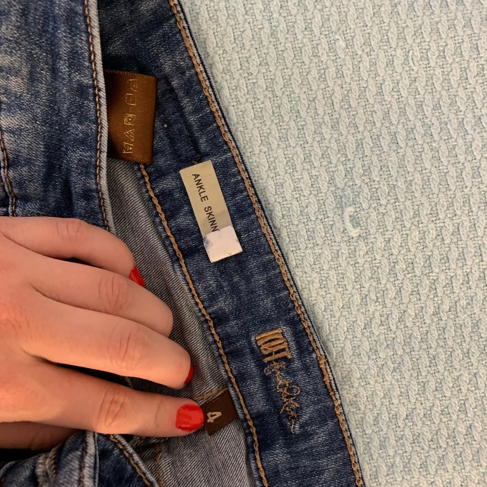 White Roses Embroidered Blue Jeans - Picture 3 of 4